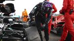 Momen Lewis Hamilton Juara GP Inggris dengan Ban Pecah