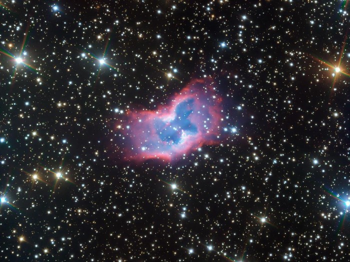 This highly detailed image of the fantastic NGC 2899 planetary nebula was captured using the FORS instrument on ESO’s Very Large Telescope in northern Chile. This object has never before been imaged in such striking detail, with even the faint outer edges of the planetary nebula glowing over the background stars.