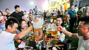 Corona Terkendali, Ribuan Warga China Berkumpul di Festival Bir