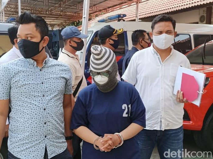 Pelaku teror paket misterius di Polres Kendal, Senin (3/8/2020).