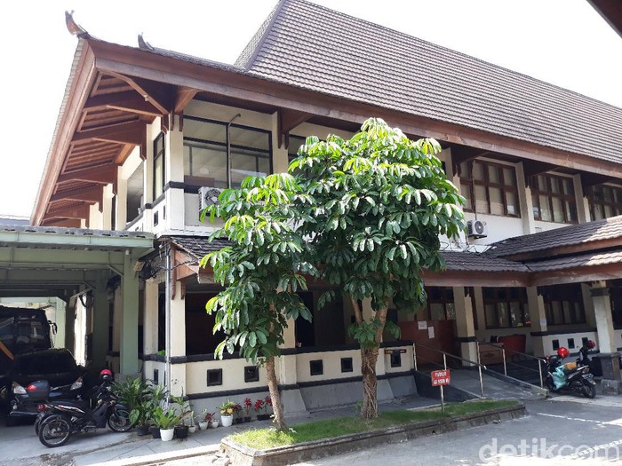 Penampakan gedung di Balai Kota Solo yang ditutup karena ada pegawai yang kena COVID-19, Senin (3/8/2020).