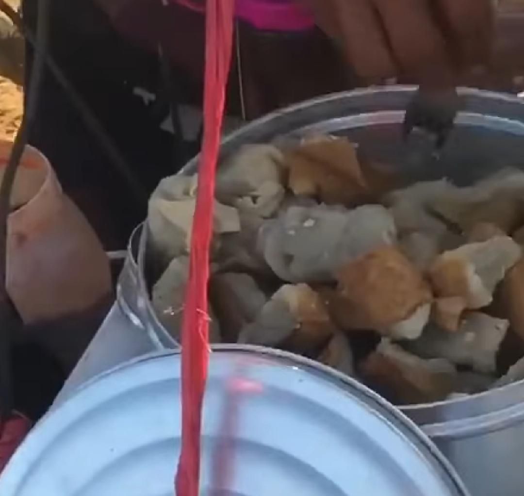 Viral Penjual Bakso Tusuk dan Siomay di Puncak Gunung Cikuray