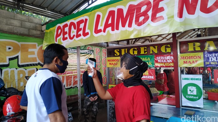 Penjual Pencel di Blitar