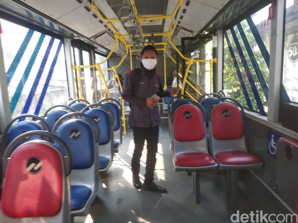 Penumpang Transjakarta. (Sachril-Jehan/detikcom)
