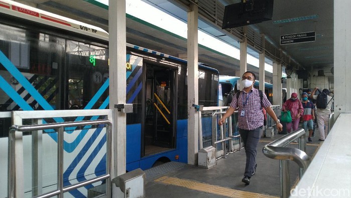 Penumpang Transjakarta. (Sachril-Jehan/detikcom)