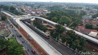 Nantinya flyover ini diharapkan dapat mengurai kemacetan. Khususnya pada persimpangan rel kereta.
