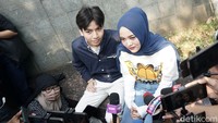Tak sendiri, putri Sule tersebut juga kembali bersama Jeffry Reksa. Pool/Palevi S/detikFoto.
