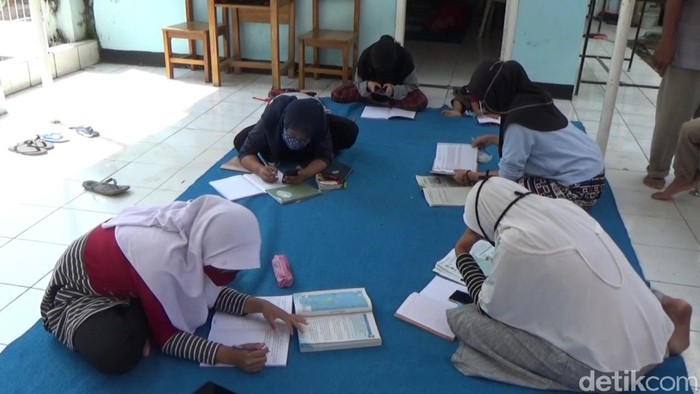 RW di Purwakarta patungan internet untuk belajar daring