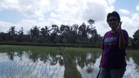 Berhenti di persawahan Ubud dan mengabadikan momen. (Foto: Lena Ellitan/dtraveler)