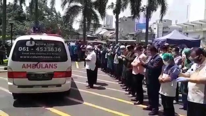 Screenshot video viral salat jenazah dokter positif COVID-19 yang wafat di Medan