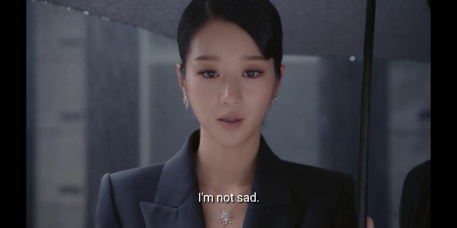 Inilah penampilan Seo Ye Ji pemain Go Moon Young dalam drakor Its Okay To Not Be Okay episode 13 yang total harganya mencapai hampir Rp 1 miliar. Seo Ye Ji tampil serba hitam untuk satu adegan di Its Okay To Not Be Okay tepatnya ketika datang ke tempat pemakaman ayahnya. Foto: dok. tvN