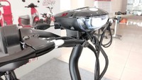 Sedangkan varian Uno tampil lebih kompak dan sporty.  Foto: Viar