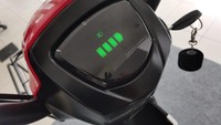 Dari sektor daya, sepeda listrik ini menggunakan motor listrik jenis BLDC berdaya 500 watt untuk tipe Akasha dan menggunakan battery berkekuatan 48 V 20 Ah. Foto: Viar