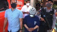 Diberitakan sebelumnya, Titik menjadi korban teror paket fiktif yang statusnya belum dibayar selama dua tahun belakangan. Berbagai barang yang diterimanya mulai dari baju, parabola, hingga pisang sebanyak 1 truk atau 1,5 ton. Teror ini membuat Titik merasa trauma dan ketakutan. Titik sampai harus pindah ke Batam dan kini beberapa kali harus mengungsi ke rumah tetangganya. Sejak kasus ini dilaporkan ke polisi dan ramai diberitakan, teror kiriman paket ke Titik mulai mereda.