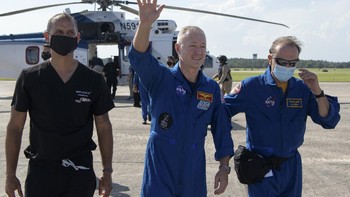 Kesuksesan pendaratan Crew Dragon ini mengukir banyak sejarah baru pada penerbangan ruang angkasa Amerika Serikat. Foto: NASA/Bill Ingalls