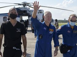 Detik-detik Astronaut NASA Mendarat di Bumi dengan Kapsul SpaceX