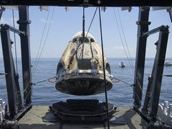 Detik-detik Astronaut NASA Mendarat di Bumi dengan Kapsul SpaceX