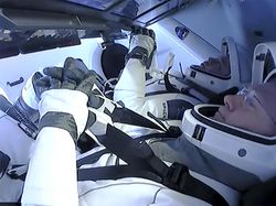 Detik-detik Astronaut NASA Mendarat di Bumi dengan Kapsul SpaceX
