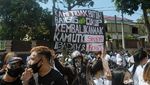 Spanduk dan Poster Jeritan Pekerja Malam di Surabaya
