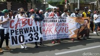Massa meminta Perwali No 33 Tahun 2020 dicabut.