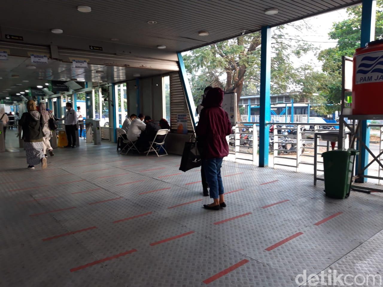 Suasana Halte Ragunan pada 3 Agustus 2020, pagi. (Rahel NC/detikcom)