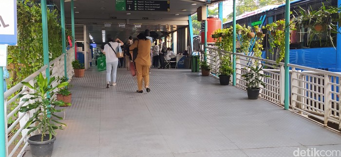 Suasana Halte Ragunan pada 3 Agustus 2020, pagi. (Rahel NC/detikcom)