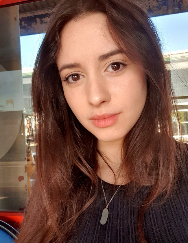 Untuk menangani sang pria yang menguntitnya, Anita saat itu bahkan membutuhkan bantuan dari dua penjaga toko untuk menahannya agar berhenti mengikuti dirinya. Bahkan Anita mengklaim bahwa pria tersebut juga pernah secara fisik melukainya. Foto: Twitter @Tweet4nita