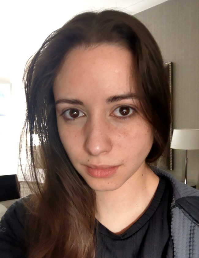 Wanita yang memiliki akun Twitch bernama Aweet_Anita itu mengaku bahwa ada seorang pria yang telah menguntitnya selama berbulan-bulan. Pria tersebut selalu menunggu dan mengawasi Anita dari luar. Walaupun sudah melaporkannya ke pihak kepolisian dan sang pria sudah mendapat surat penahanan, namun pria itu tetap mengabaikannya dan masih terus melecehkan Anita. Foto: Twitter @Tweet4nita