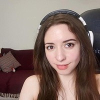 Seorang wanita yang merupakan influencer di Twitch, sebuah situs layanan video yang memungkinkan penggunanya mengunggah, melakukan live streaming, serta gameplay melalui konsol Xbox dan PS 4, mengaku tengah memiliki masalah dengan penguntit yang selalu membuatnya merasa terancam selama berbulan-bulan. Foto: Twitter @Tweet4nita