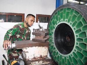Sudah Sampai Mana Pengembangan Ban Tanpa Udara Buatan TNI AD?