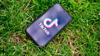 18,74 juta kali, TikTok jadi aplikasi ke-5 yang paling diunduh di Android. Foto: Unsplash/Kon Karampelas
