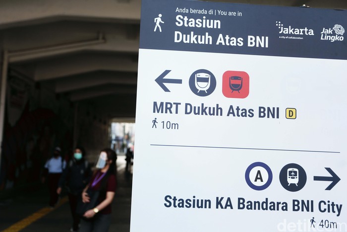 Mulai hari ini, Senin 3 Agustus 2020, MRT melakukan perubahan kebijakan jadwal operasionalnya. Operasional MRT diperpanjang sampai pukul 22.00 WIB.