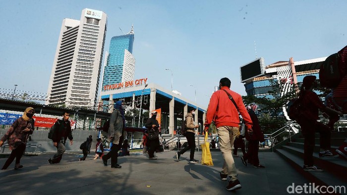 Waktu Operasional MRT Diperpanjang Hingga Pukul 22.00 WIB Mulai hari ini, Senin 3 Agustus 2020, MRT melakukan perubahan kebijakan jadwal operasionalnya. Operasional MRT diperpanjang sampai pukul 22.00 WIB.