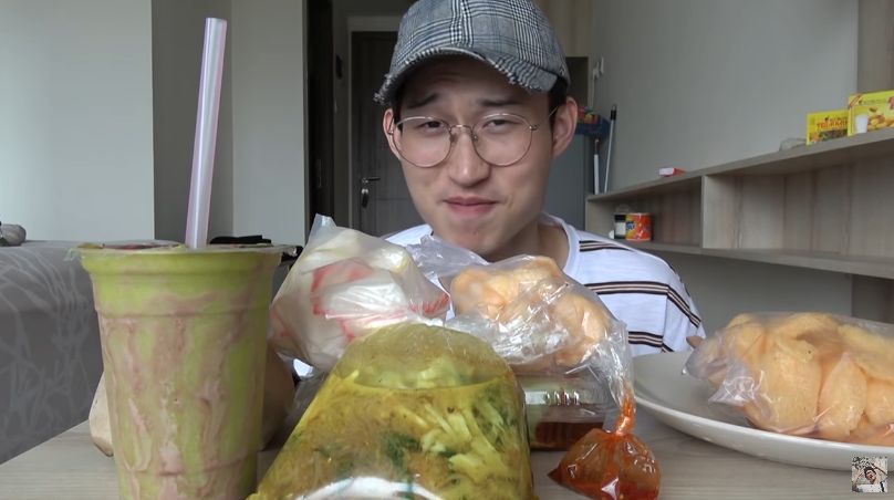 5 YouTuber Korea yang Konten VIdeonya Kuliner Indonesia