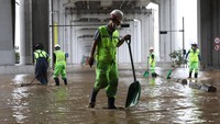 Dengan mengutip sumber pemerintahan Korsel, Yonhap News Agency melaporkan bahwa Korut membuka pintu air bendungan perbatasan pada Senin (3/8) waktu setempat, tanpa pemberitahuan awal untuk Korsel.