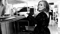 Selain karena diet, penurunan bobot Adele juga karena dirinya berolahraga. Ia rajin pilates dan olahraga di gym untuk menyusutkan berat badannya. Foto: Instagram adele