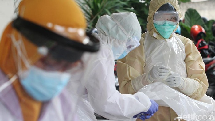 Seorang pegawai Bagian Humas dan Protokol Setda Pemkot Solo terkonfirmasi positif virus Corona. Akibatnya satu gedung di Balai Kota Solo harus ditutup selama tujuh hari.