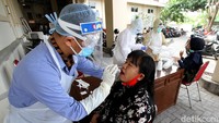 Swab test langsung digelar di di RSUD Ngipang, Surakarta, Jawa Tengah, Selasa (4/8/2020).