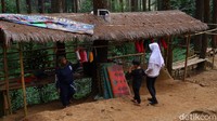 Fasilitas yang tersedia bermacam-macam, di antaranya, lahan parkir, MCK, mushola dan lahan camping. Tapi untuk saat masa Adaptasi Kebiasaan Baru (AKB) wisatawan belum diperbolehkan camping. (Siti Fatimah/detikcom)