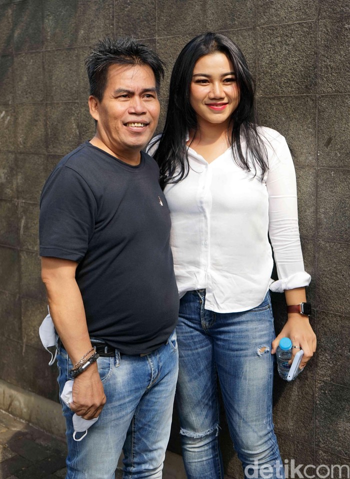 Bopak dan Gita, istrinya, saat ditemui di kawasan Trans TV.