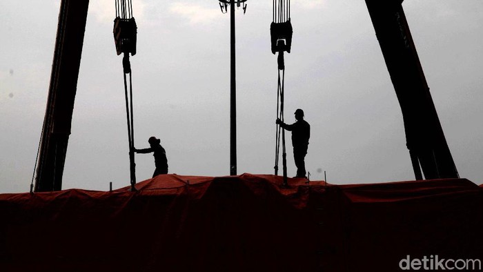 PT Bukaka Teknik Utama Tbk mengekspor 33 unit garbarata ke Thailand. Garbarata yang akan dikirim ke Bandara Don Mueang tersebut mulai masuk kapal di Tanjung Priok.