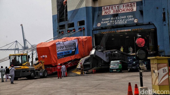 Cakep! Di Tengah Pandemi, Bukaka Ekspor 33 Unit Garbarata ke Thailand PT Bukaka Teknik Utama Tbk mengekspor 33 unit garbarata ke Thailand. Garbarata yang akan dikirim ke Bandara Don Mueang tersebut mulai masuk kapal di Tanjung Priok.