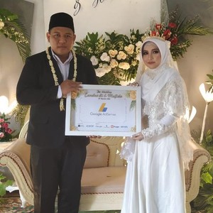 Bukan Seperangkat Alat Salat, Pria Ini Viral karena Berikan Mahar Google Adsense Bukan Seperangkat Alat Salat, Pria Ini Viral karena Berikan Mahar Google Adsense
