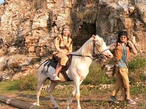 Celebrity on Vacation: Padalarang Rasa Indiana