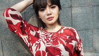 Pada Nikita Mirzani, Dinar Candy mengaku menambahkan ukurannya dari 34 menjadi 36. Pool/Palevi S/detikFoto.