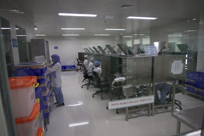 FASILITAS PRODUKSI VAKSIN COVID-19 Suasana fasilitas produksi vaksin COVID-19, di kantor Bio Farma, Bandung, Jawa Barat, Selasa (4/8/2020). ANTARA FOTO/Dhemas Reviyanto/hp.