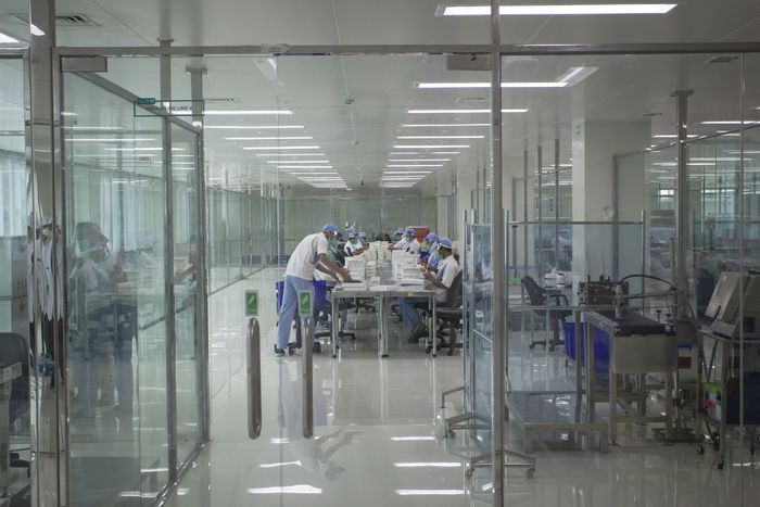 FASILITAS PRODUKSI VAKSIN COVID-19 Suasana fasilitas produksi vaksin COVID-19, di kantor Bio Farma, Bandung, Jawa Barat, Selasa (4/8/2020). ANTARA FOTO/Dhemas Reviyanto/hp.