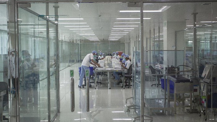 Suasana fasilitas produksi vaksin COVID-19,  di kantor Bio Farma, Bandung, Jawa Barat, Selasa (4/8/2020). ANTARA FOTO/Dhemas Reviyanto/hp.