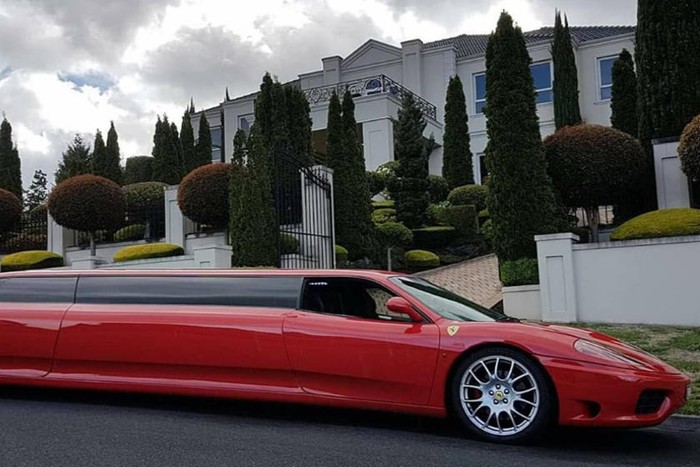 Ferrari 360 Modena yang dimodifikasi menjadi limusin