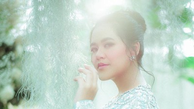 6 Gaya Kahiyang Ayu Pemotretan Hamil Anak Kedua